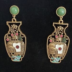Vintage-style Gold Tone Vase Dangle Earrings